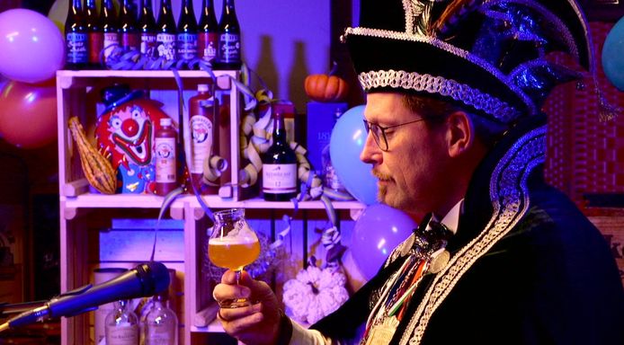 dorst zoon stapel Verkleed en met een biertje voor de webcam: online-alternatieven voor echt  carnaval komen overal op | Corona in Maas en Waal | gelderlander.nl