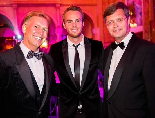 Marcel Boekhoorn met zijn schoonzoon autocoureur Guido van der Garde en Jan Peter Balkenende.