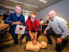 Brugs stadspersoneel krijgt opleiding in reanimeren en werken met defibrillator