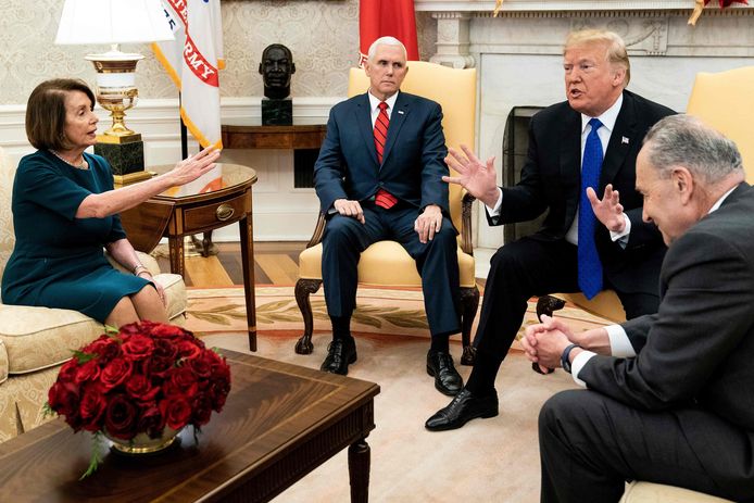 Nancy Pelosi samen met president Donald Trump bij eerdere onderhandelingen over de shutdown.