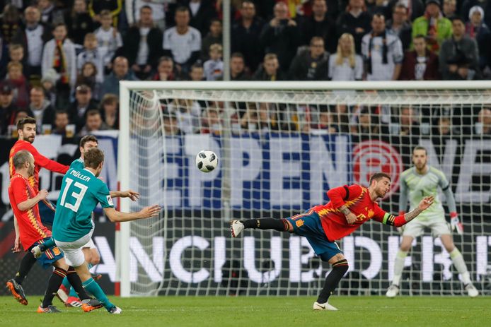 Thomas Müller zorgde met de 1-1 voor een heerlijk doelpunt.