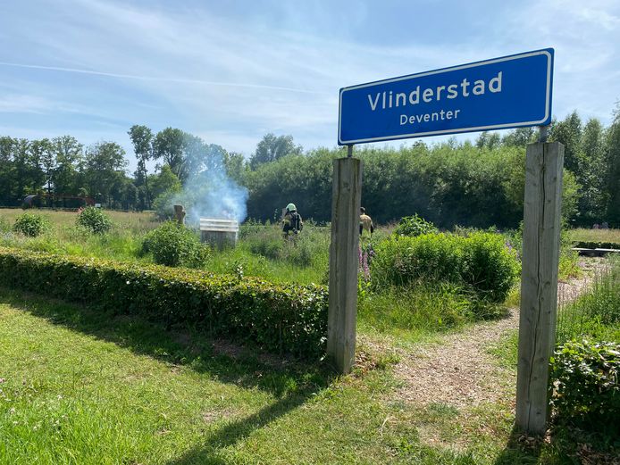 Een insectenhotel in de Vlinderstad Deventer is vandaag in brand gestoken, tot verbijstering van het naastgelegen Natuur- en milieueducatiecentrum Ulebelt.