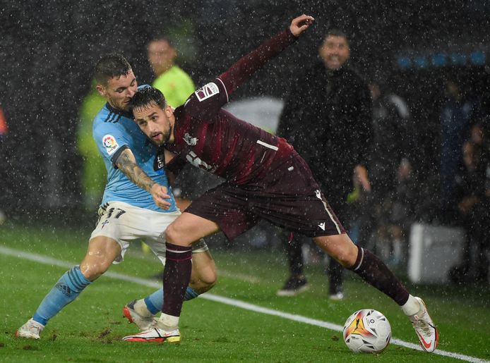 Januzaj (rechts) in duel met Javi Galan.