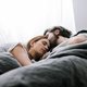 Onderzoek: koppels slapen toch echt beter dan vrijgezellen