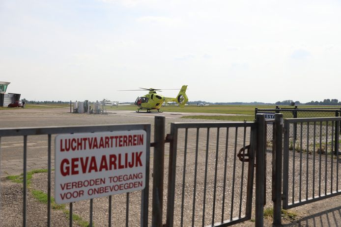 Traumehelikopter bij de luchthaven.