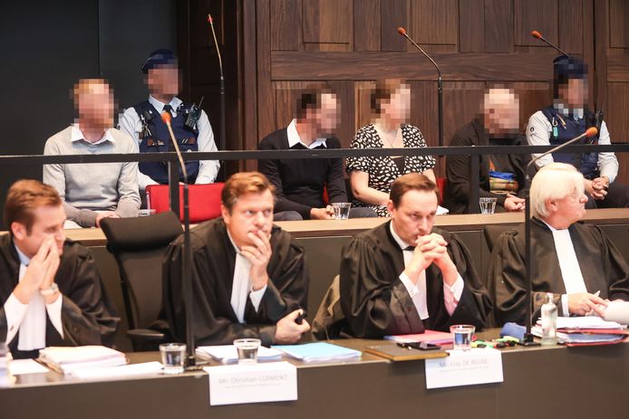 In het Brugse assisenhof zijn de advocaten van de verdediging aan het woord gekomen.