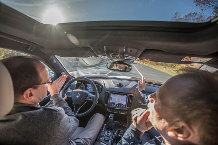 Op de Automotive Campus in Helmond presenteerde Bosch samen met Maserati een auto die op de snelweg zelfstandig binnen de lijnen blijft, niet uit de bocht vliegt en zelf remt en gas geeft.