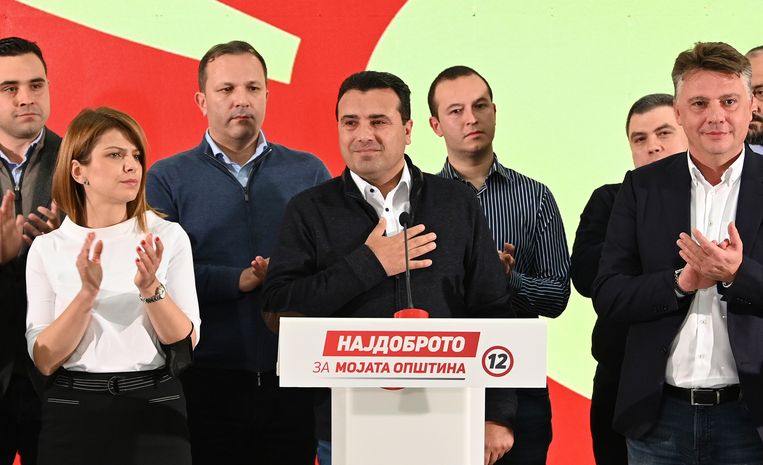 De Noord-Macedonische premier Zoran Zaev maakte zondagavond zijn aftreden bekend.  Beeld AP