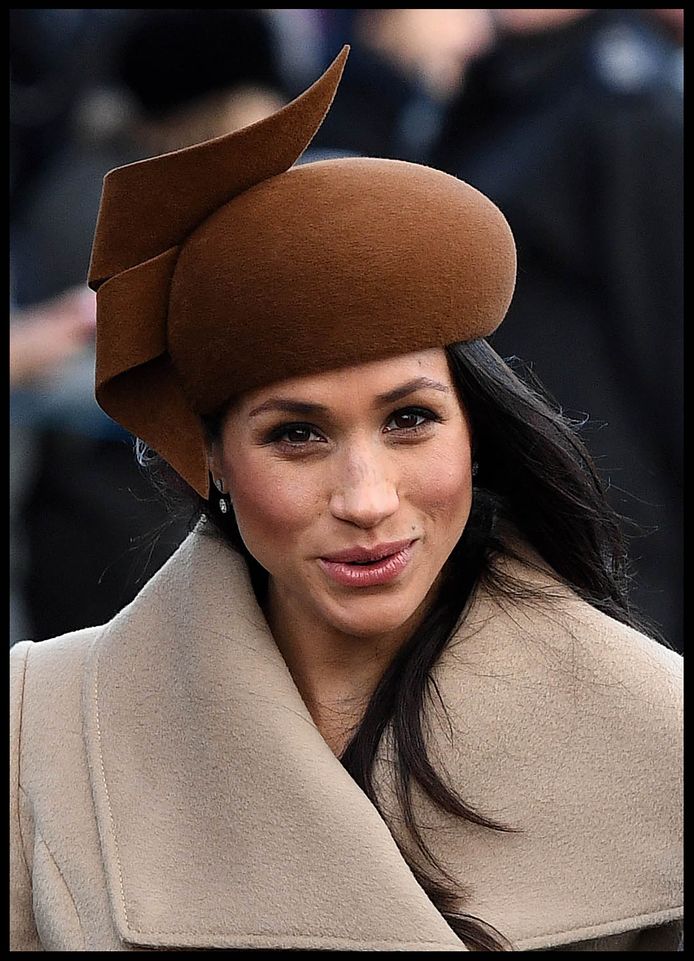 Meghan Markle droeg tijdens de kerstmis van de Britse royals alvast haar eerste hoed.