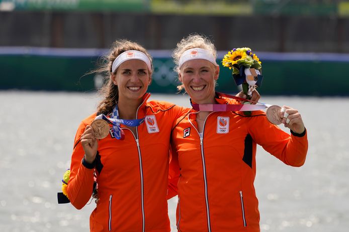 Brons: Roos de Jong en Lisa Scheenaard (roeien, dubbeltwee, vrouwen)
