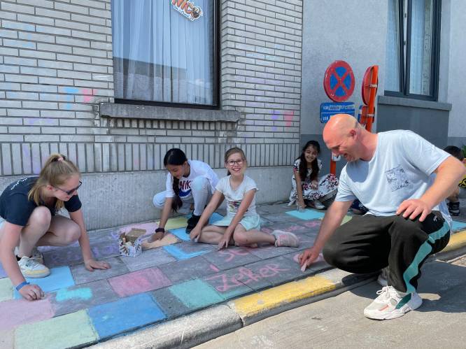 Aalstenaar die agenten liet komen voor stoepkrijt  reageert: “Kinderen zeiden zelf ‘bel maar de politie’”


