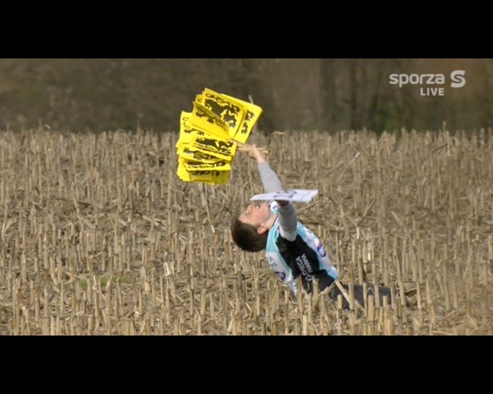 Wat de Ronde al niet kan doen met een mens: deze jongen was doodgelukkig na de winst van Tom Boonen in 2012.