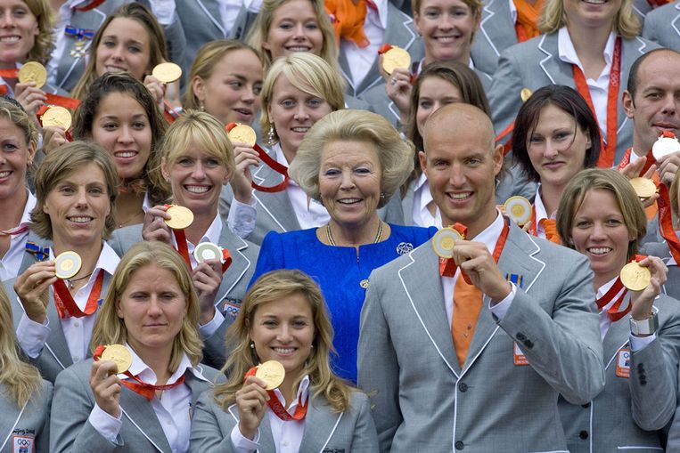 Augustus 2008: koningin Beatrix ontvangt Nederlandse medaillewinnaars van de Olympische Spelen Beijing 2008 op Paleis Huis ten Bosch. (ANP) Beeld ANP
