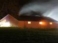 Rook en vlammen bij de brand in de schuur in Rijssen.