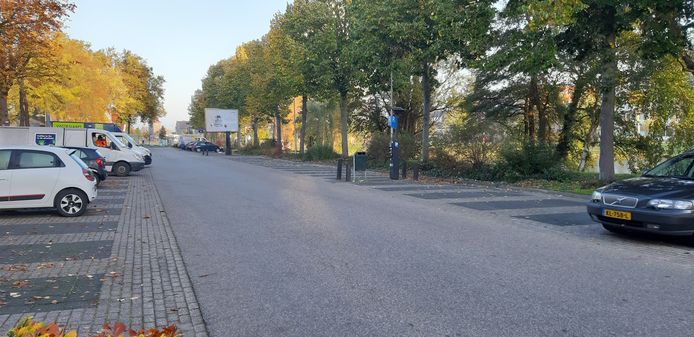 Parkeerplekken aan de Verzetslaan, donderdagmorgen.