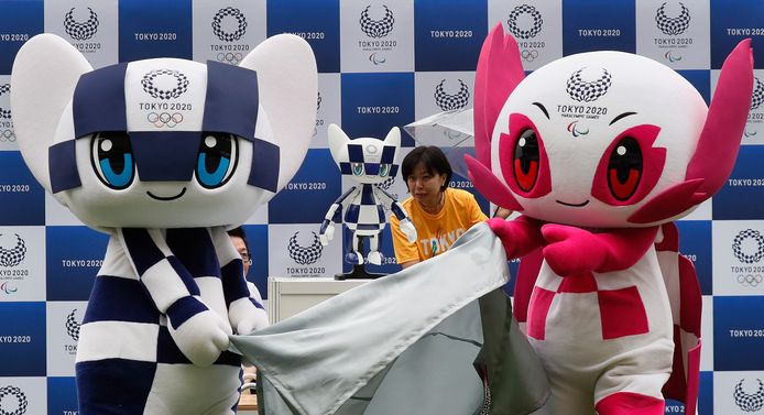 De mascottes van de Olympische (rechts) en Paralympische Spelen
