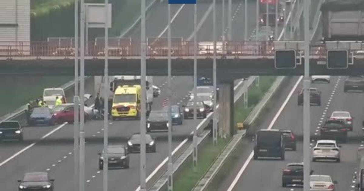 Motorrijder zwaargewond door ongeluk na verkeersruzie op A2.