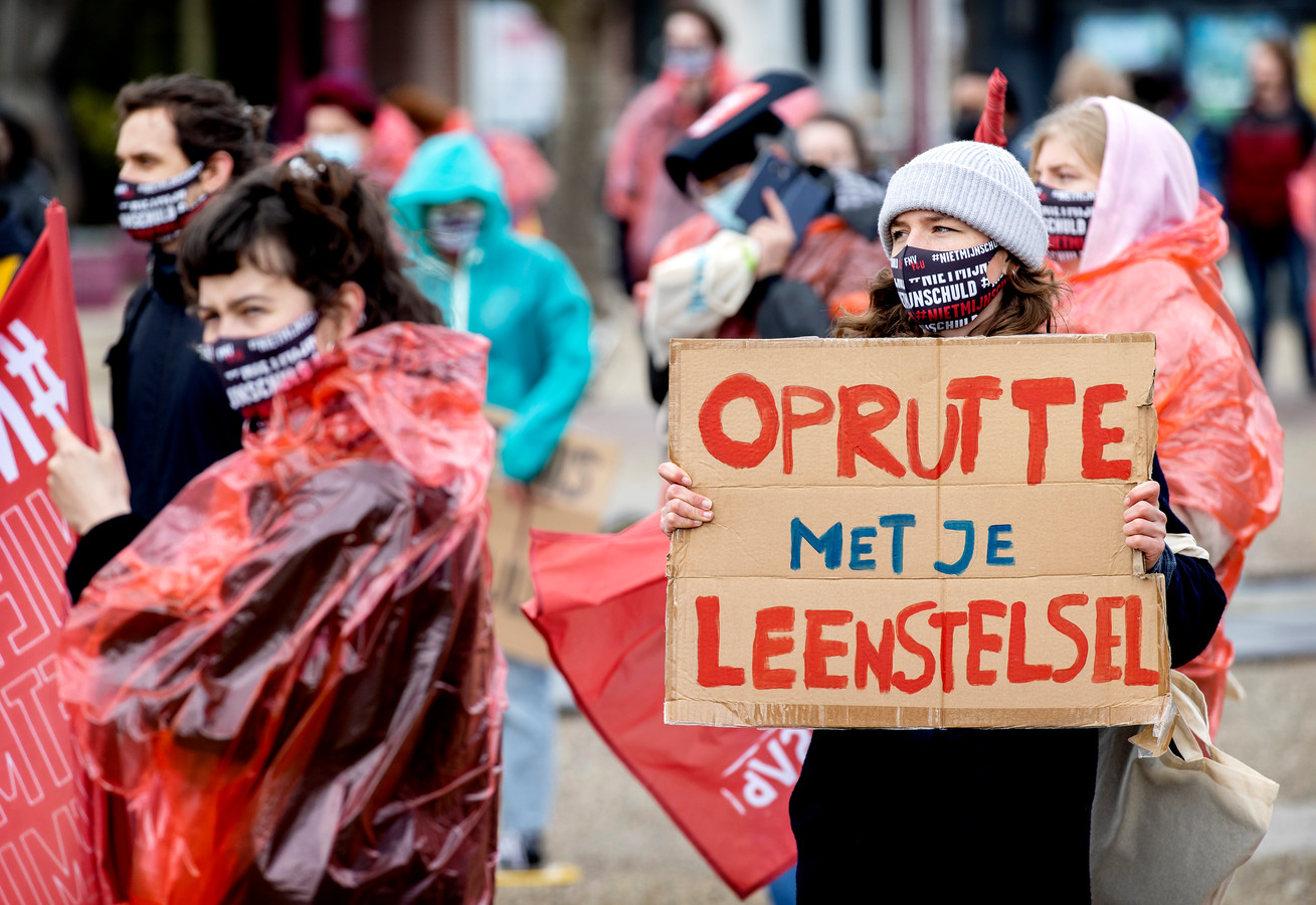 Nederlandse studenten demonstreerden op 13 maart 2021 tegen het sociaal leenstelsel.
