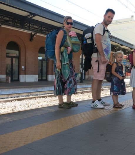 Kiki (39) en gezin backpacken met alleen handbagage: ‘Niet altijd even charmant’