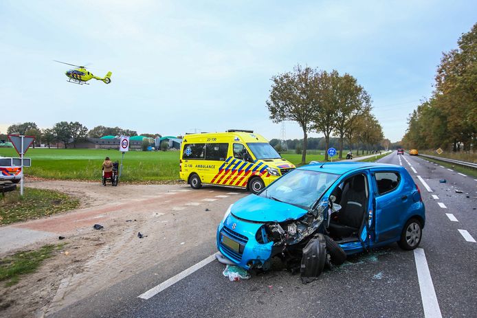 Ernstig ongeluk tussen auto en wegenwacht busje in Lierop.