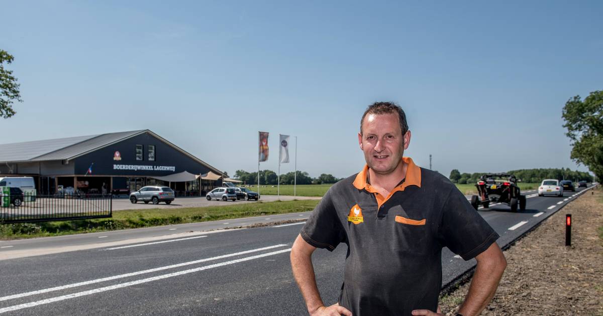 ‘Eindelijk’: na twee jaar is de N833 voor de deur van de boerderijwinkel van Gert-Jan weer open | Cu