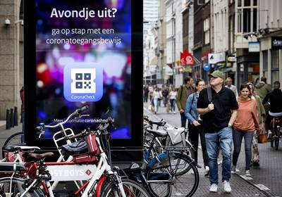 Eerste dag verplichte coronapas in Nederland: app meteen overbelast door drukte en cyberaanval