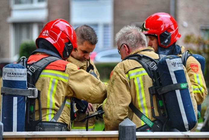 Brandweerlieden aan het werk.