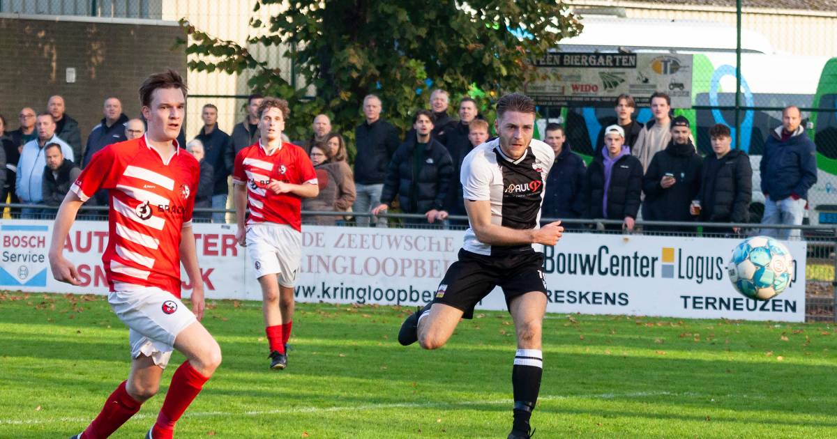 Twee strafschoppen, twee rode kaarten, en late goal: derby Steen-Clinge heeft véél maar geen winnaar
