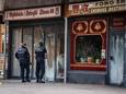 Politie doet onderzoek bij eetcafé Diner 66 en chinees restaurant Fong Sho, waar in de nacht van donderdag op vrijdag explosies zijn afgegaan.