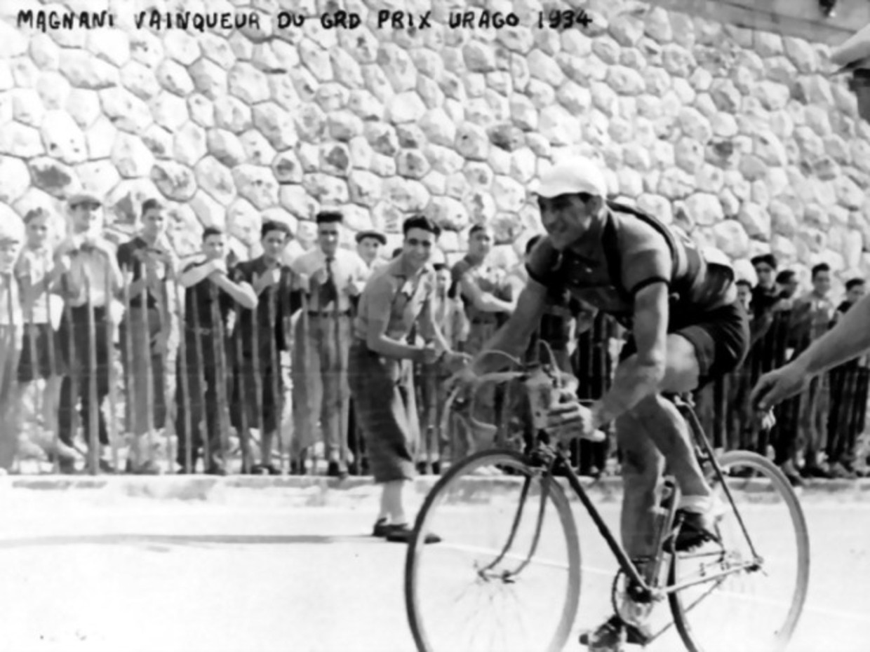 Joseph Magnani in de jaren dertig tijdens de Grand Prix Urago. Beeld *