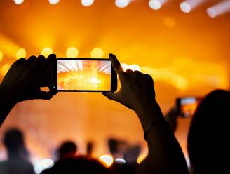 Smartphones met lange batterijduur én goede camera: deze modellen overleven de festivalzomer 