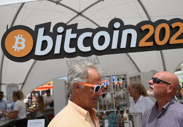 Bezoekers van de Bitcoin 2021 Convention in Miami, Florida, afgelopen zomer. Beeld Getty Images