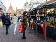 Ook al is er een lockdown, de markt draait gewoon door: ‘Ik leef mee met al die gesloten winkels’