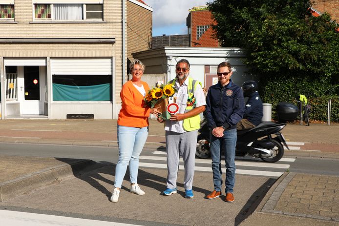 Schepen Kelly Spillier zet de gemachtigd toezichters in de bloemetjes