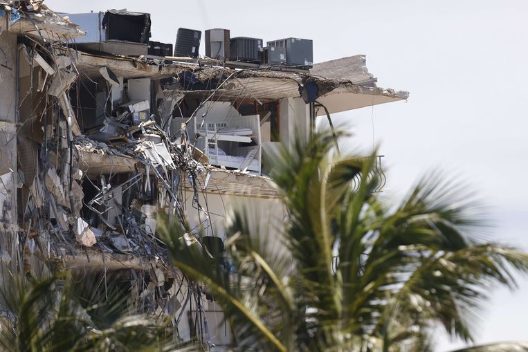 Un complesso di appartamenti crollato a Surfside, in Florida.  Foto AFP