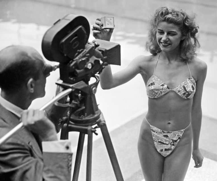 Showgirl Micheline Bernardini poseert in de eerste bikini, 5 juli 1946. Beeld afp