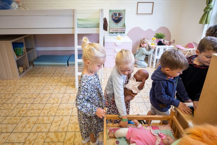 "Juf, zo mooi!" De kindjes van de tweede kleuterklas van juf Evi waren wat blij met hun nieuwe klas.