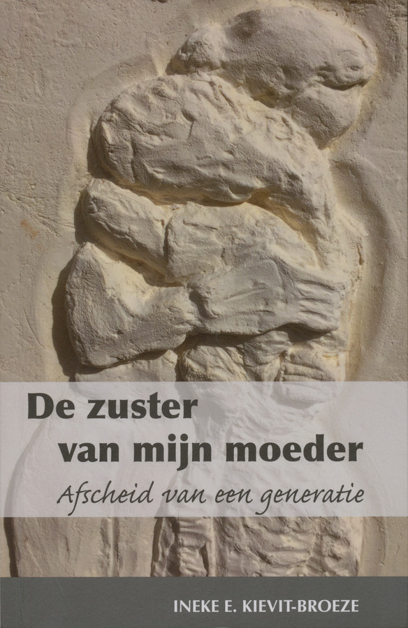 De omslag van het boek ‘De Zuster van mijn moeder’ over een aangrijpend familiedrama in Hellendoorn en de invloed daarvan op de volgende generaties.