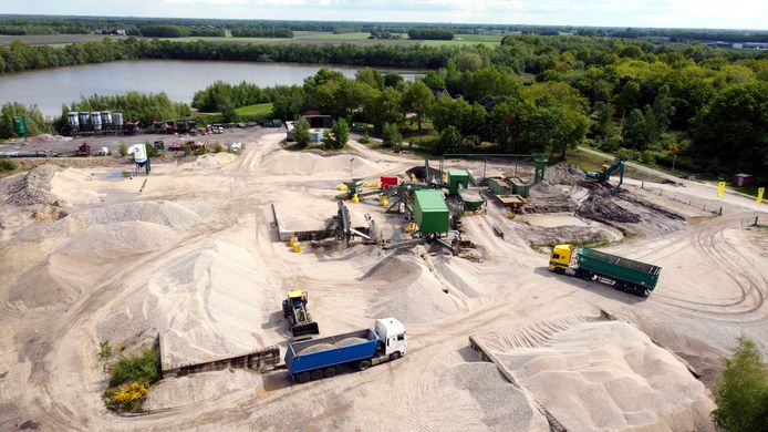 Plas waar de firma Slaat een zand- en grindbedrijf runt.