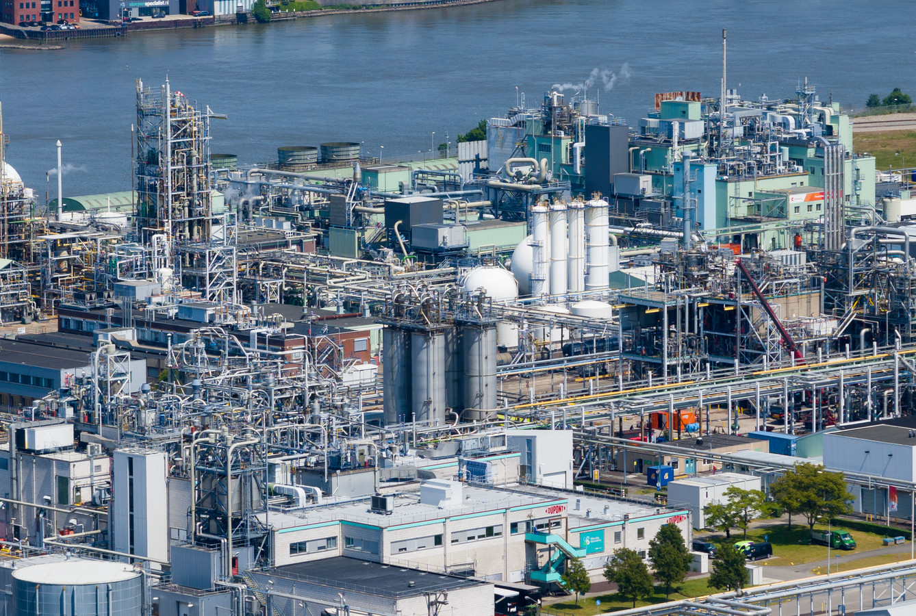 DuPont wist in jaren 90 al van gebroken PFOAleidingen, maar zweeg