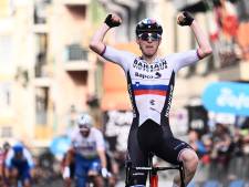 Mathieu van der Poel komt net tekort om waaghals Matej Mohoric van winst in Milaan-San Remo af te houden