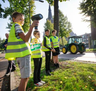 Leerlingen van St. Bavo in actie voor veiliger verkeer in Rijsbergen