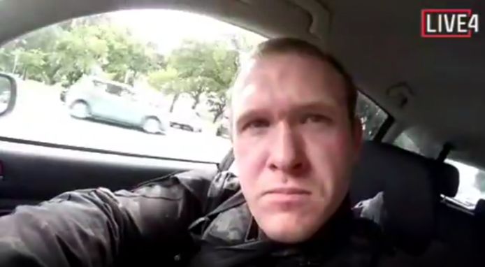 Bij de aanslagen op twee moskeeën in de Nieuw-Zeelandse stad Christchurch zond schutter Brenton Tarrant beelden van zijn aanval uit via internet.