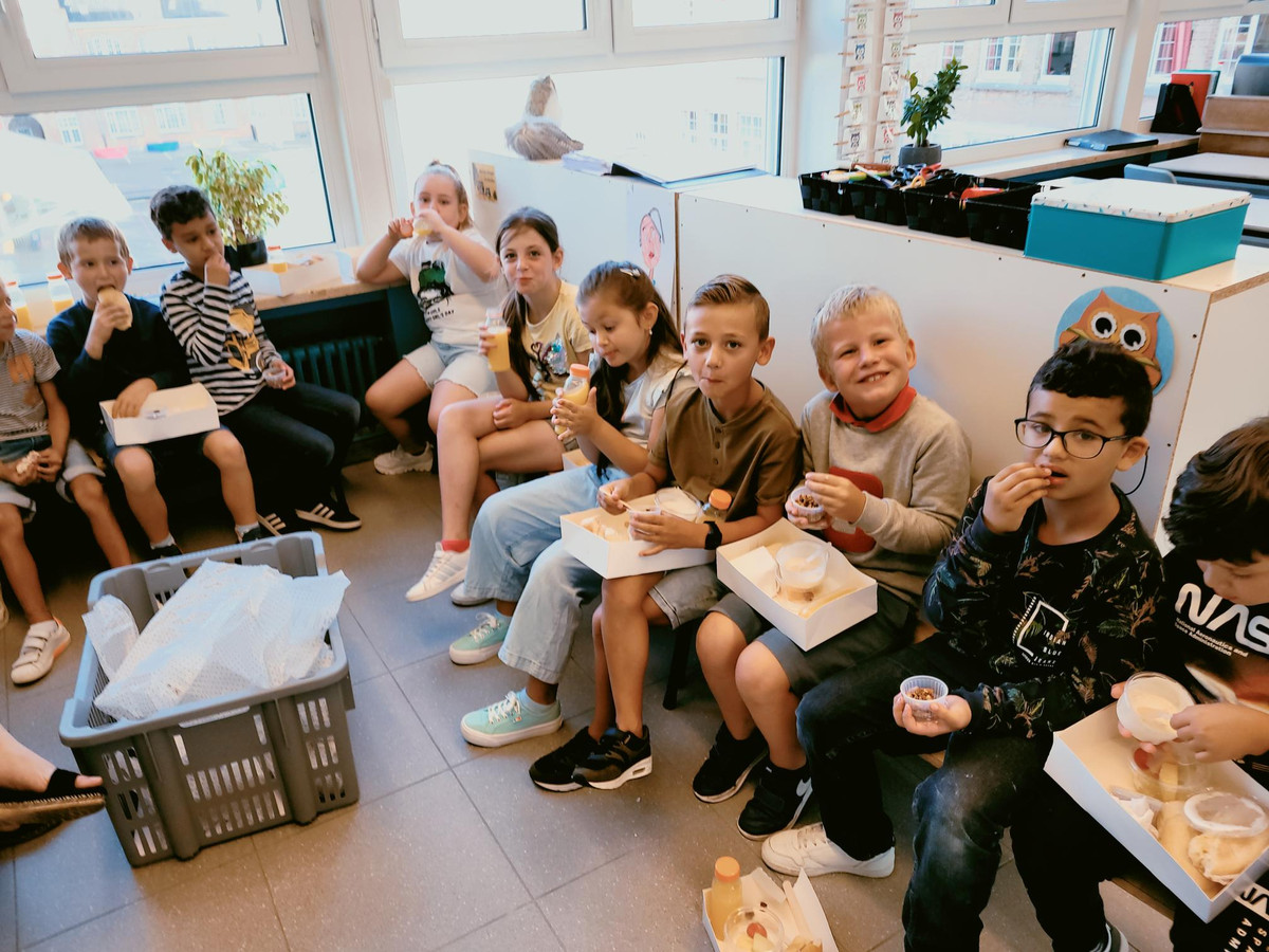 gezond-ontbijt-voor-430-leerlingen-en-50-leerkrachten-foto-hln-be