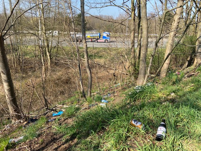 Roadside rubbish along the highway.  Image for illustration.