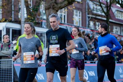 Minister-president Dick Schoof loopt de Zevenheuvelenloop en is niet helemáál tevreden met zijn eind