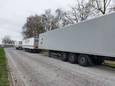 Vrachtwagens en trailers zoals deze zijn niet meer welkom op bedrijventerrein Bosschendijk in Oudenbosch. Er geldt voortaan een verbod