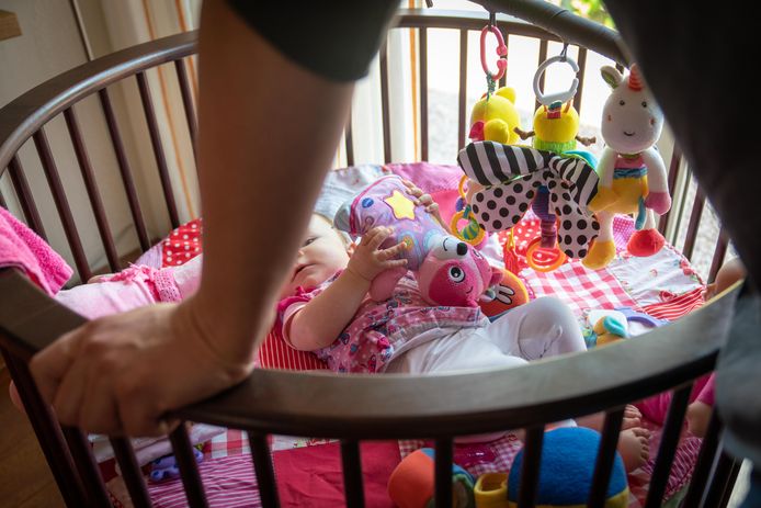 Dit kind gaat niet naar de kinderopvang in Bemmel omdat de ouders bang zijn dat de peuter besmet kan raken met de mazelen.