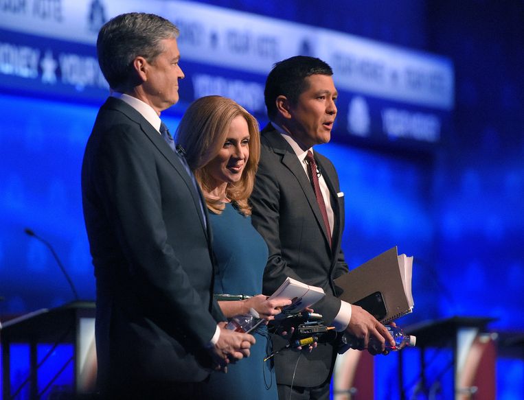 Presentatoren Carl Quintanilla, Becky Quick en John Harwood. Beeld ap