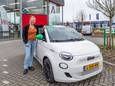 Natasja Dijkgraaf kocht een elektrische Fiat 500 met subsidie. Toch telt Zeeland relatief weinig elektrische rijders.